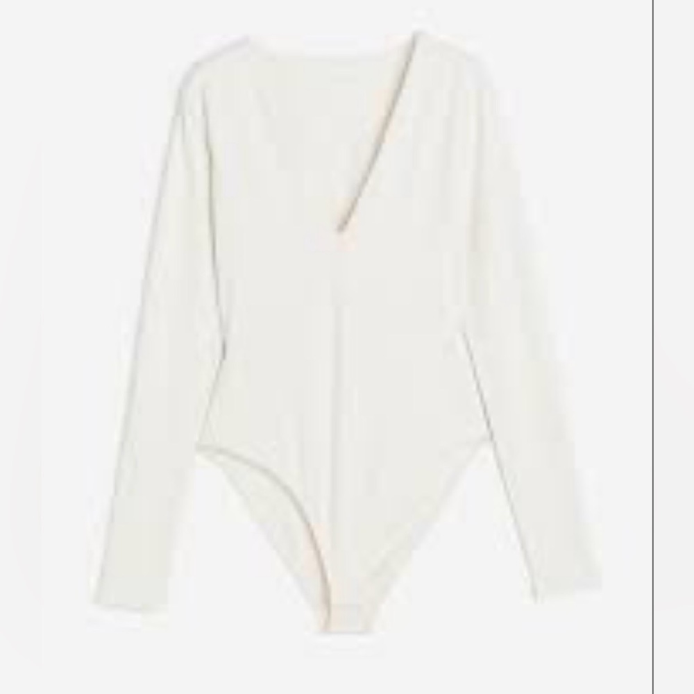 H&M V-Neck Long Sleeve Bodysuit in Cream Size S